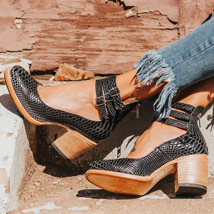 72629384642901